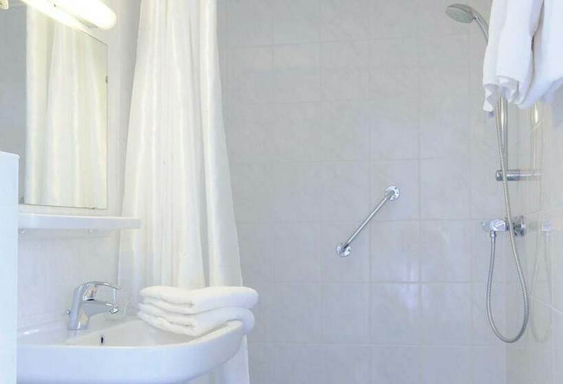 اتاق استاندارد یک نفره, De Burg