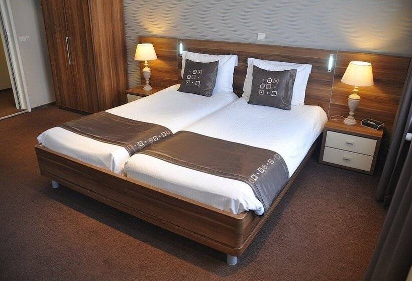 コンフォートルーム, De Eenhoorn