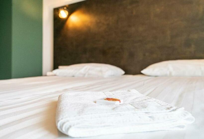 Quarto Estandar, & Eetk Fee De Vlik