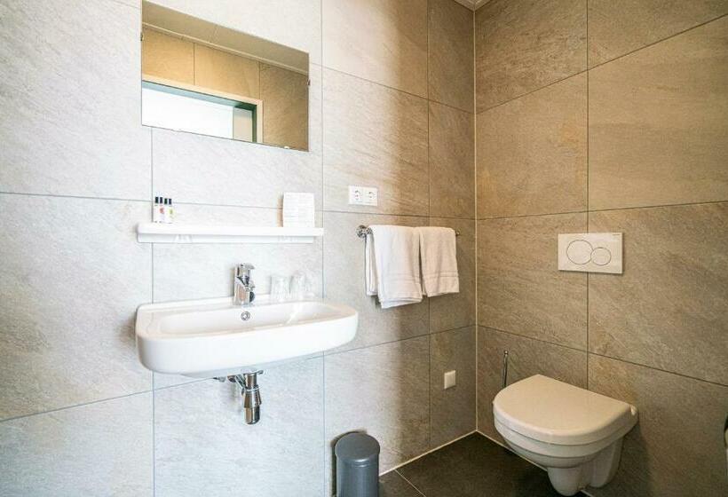 Quarto Estandar, & Eetk Fee De Vlik