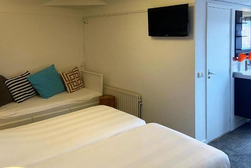 חדר בסיסי לשלושה, Heeren Van Noortwyck