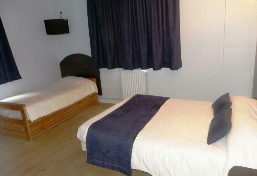 غرفة قياسية ثلاثية, Hôtel Du Port