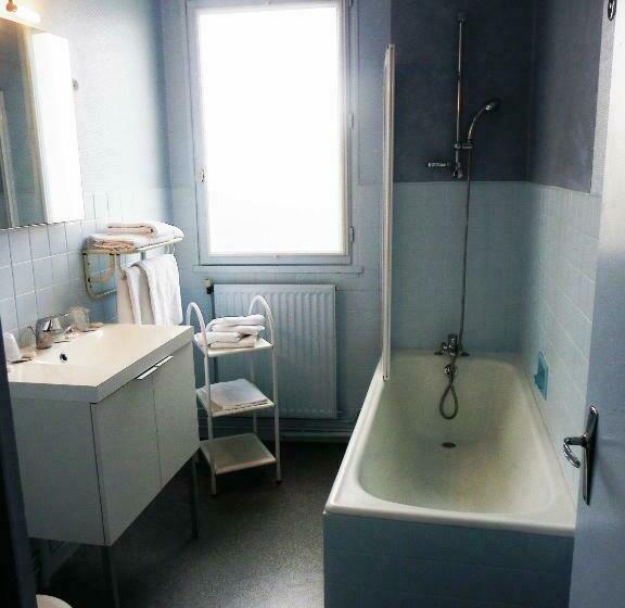 غرفة عائلية, Hôtel Du Port