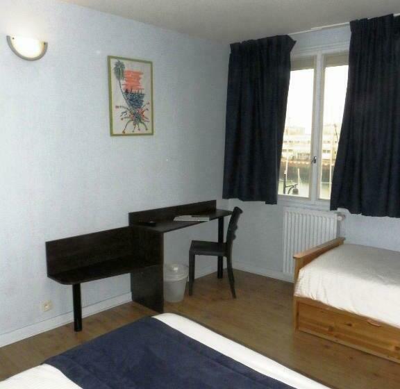 غرفة عائلية, Hôtel Du Port