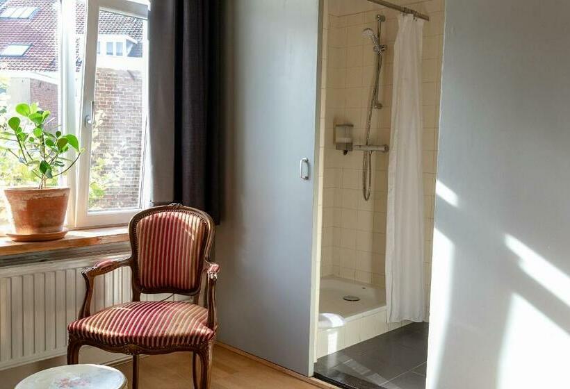 Quarto Estandar, Logis Pastis
