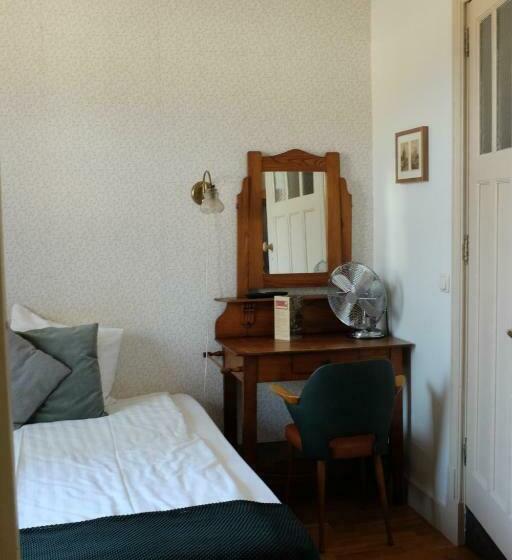 Quarto Estandar, Logis Pastis