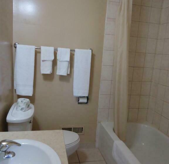 스탠다드 룸 더블 침대 2개, Kingsway Inn