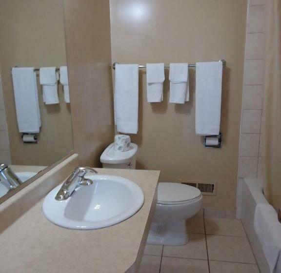 스탠다드 룸 더블 침대 2개, Kingsway Inn