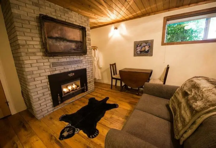 Deluxe Suite King Bed, Skeena River House Bed & Breakfast