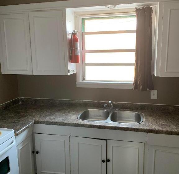 디럭스 룸, Uptown Motel