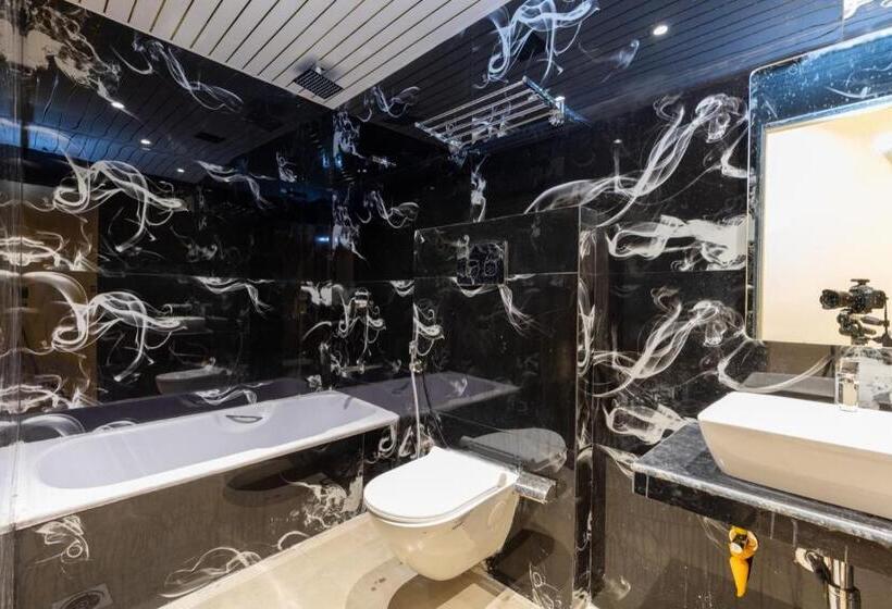 اتاق استاندارد با وان آب گرم, Fabexpress Green House