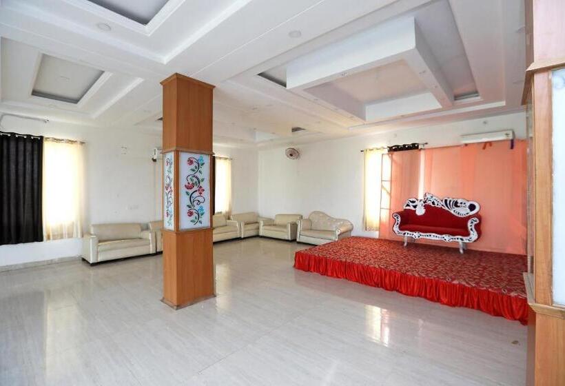 غرفة كلاسيكية ثلاثية, Oyo Diamond Resort