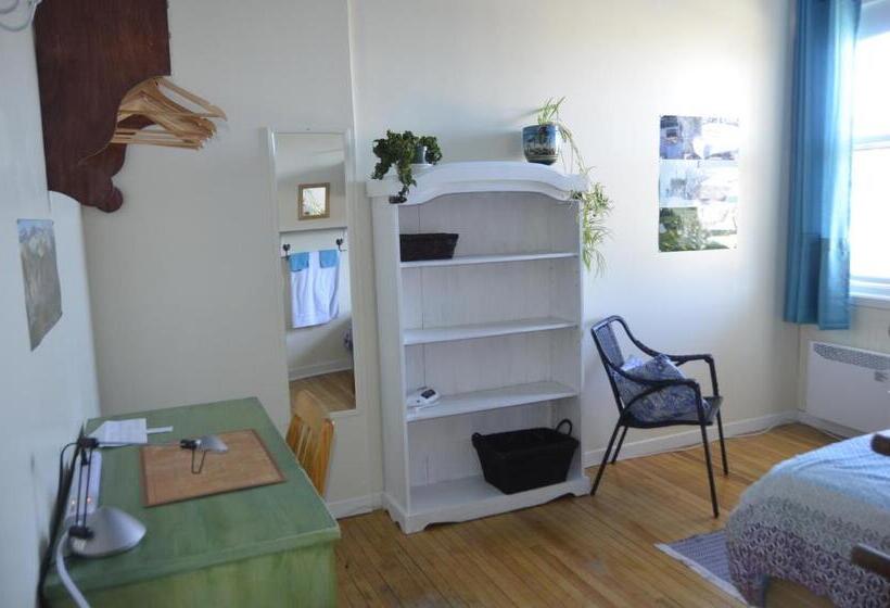 ダブルベッドスタンダードルーム, Auberge Internationale Le Tangon