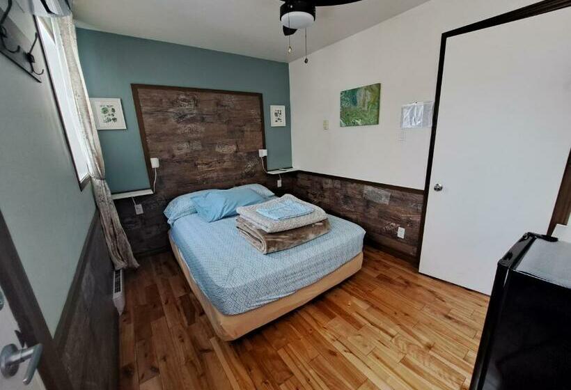 חדר סטנדרט עם מרפסת, Auberge Jeunesse à Loulou