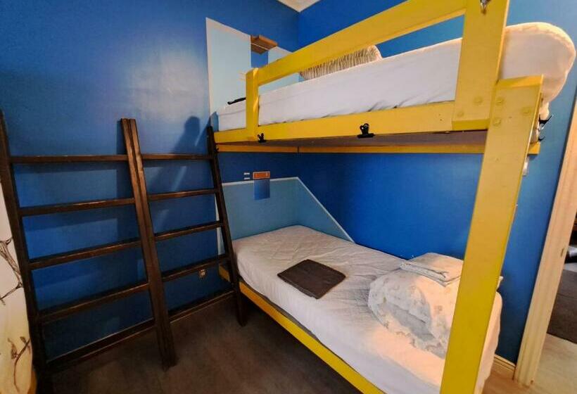 Кровать в Общей Комнате, Auberge Jeunesse à Loulou
