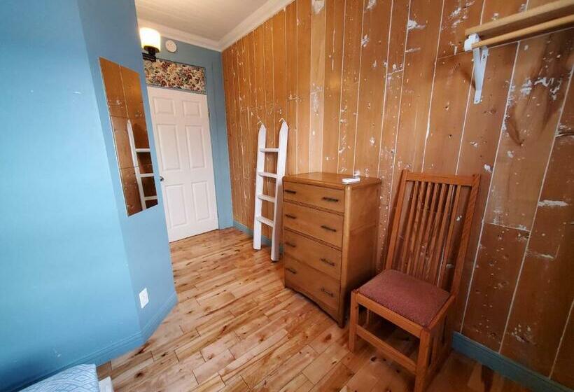 Номер Стандарт, Auberge Jeunesse à Loulou