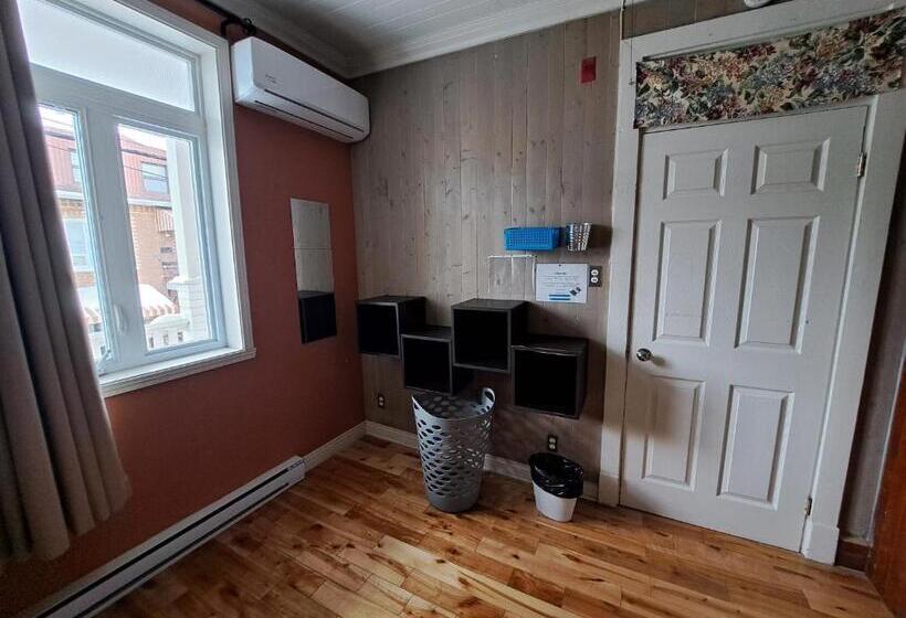 מיטה בחדר משותף, Auberge Jeunesse à Loulou