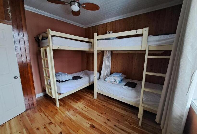 מיטה בחדר משותף, Auberge Jeunesse à Loulou