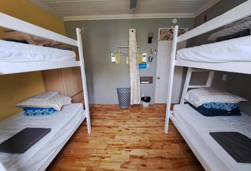 מיטה בחדר משותף, Auberge Jeunesse à Loulou