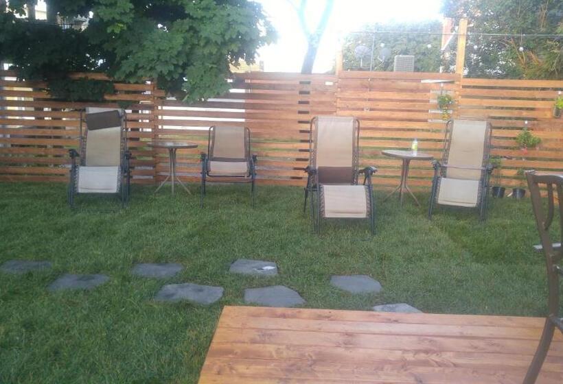 דירת חדר, Auberge Jeunesse à Loulou