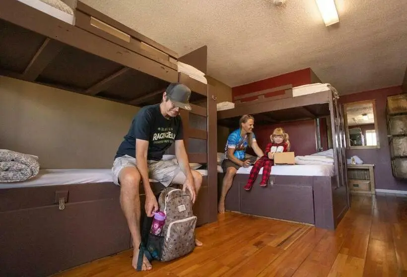 Perhehuone, The Raging Elk Adventure Lodging