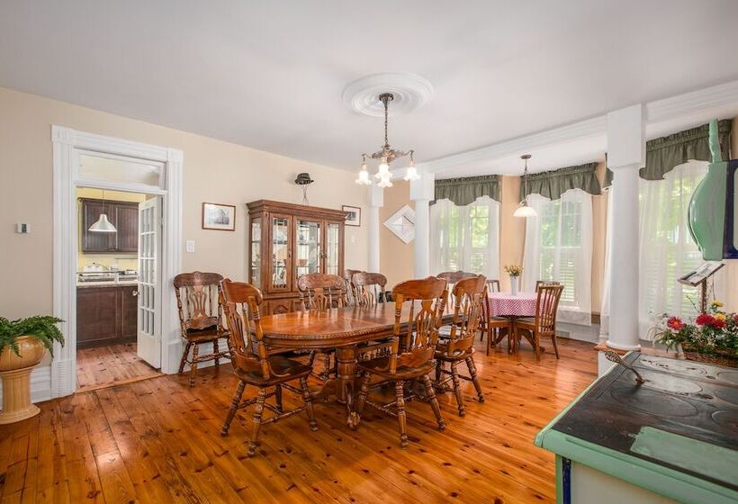 스탠다드 룸, Les Matins De Victoria