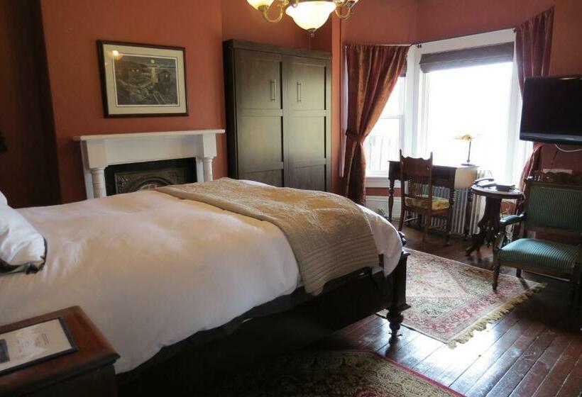 חדר קומפורט לשלושה, The Roses Heritage Inn