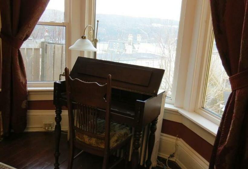 コンフォートトリプルルーム, The Roses Heritage Inn