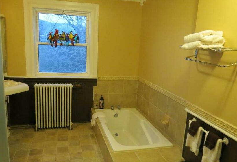 コンフォートトリプルルーム, The Roses Heritage Inn