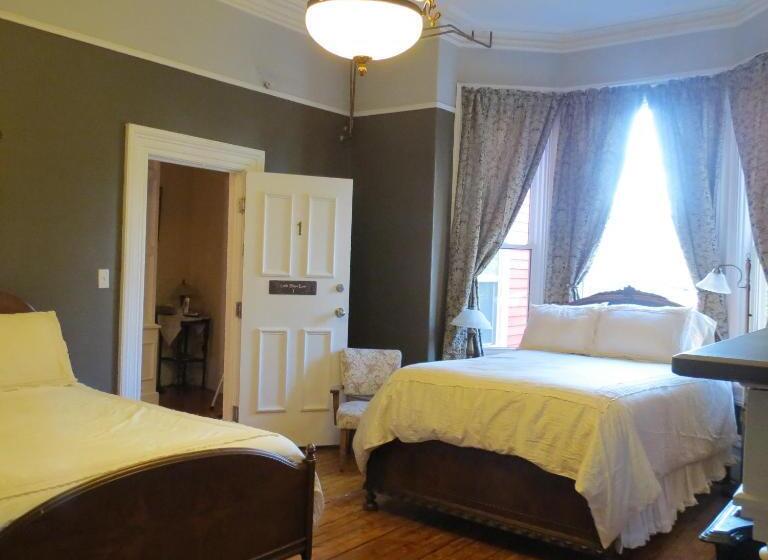 浴室共有スタンダード４人用ルーム, The Roses Heritage Inn