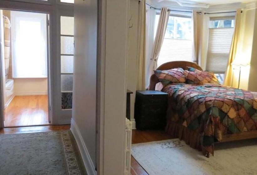 スタンダードトリプルルーム, The Roses Heritage Inn