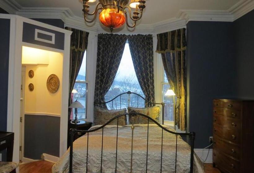 オーシャンビューのデラックストリプルルーム, The Roses Heritage Inn