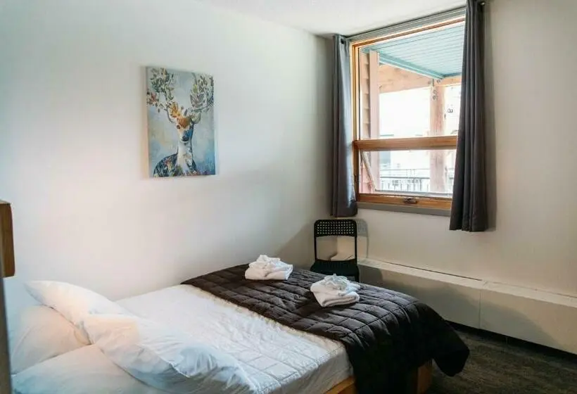 اتاق استاندارد, Hi Lake Louise Alpine Centre   Hostel