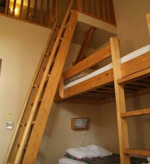 تختخواب در اتاق مشترک, Hi Lake Louise Alpine Centre   Hostel