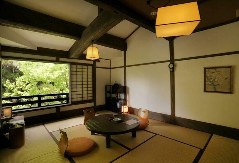 غرفة قياسية حمام مشترك, Fujiya