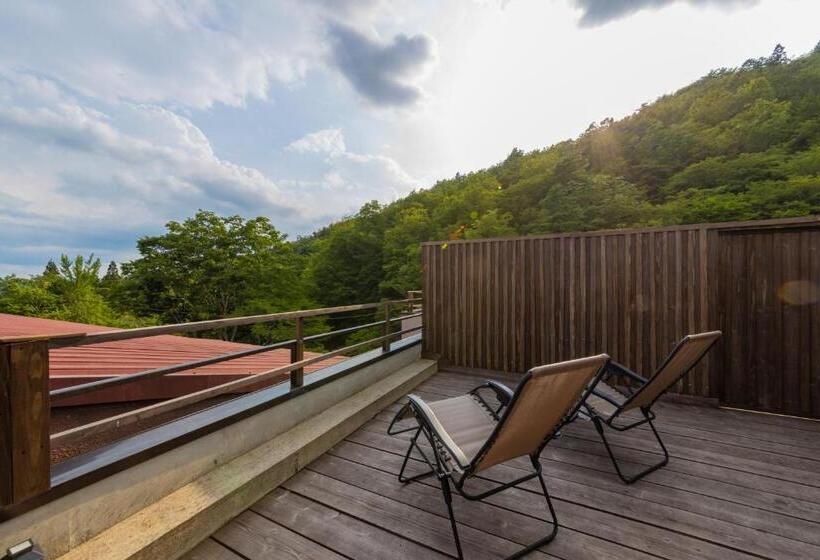 غرفة سوبيريور ثلاثية, Iwasuso