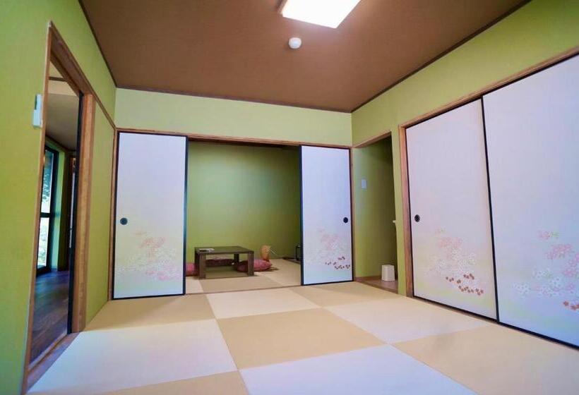 Семейный Номер Совместный Санузел, Takaosou