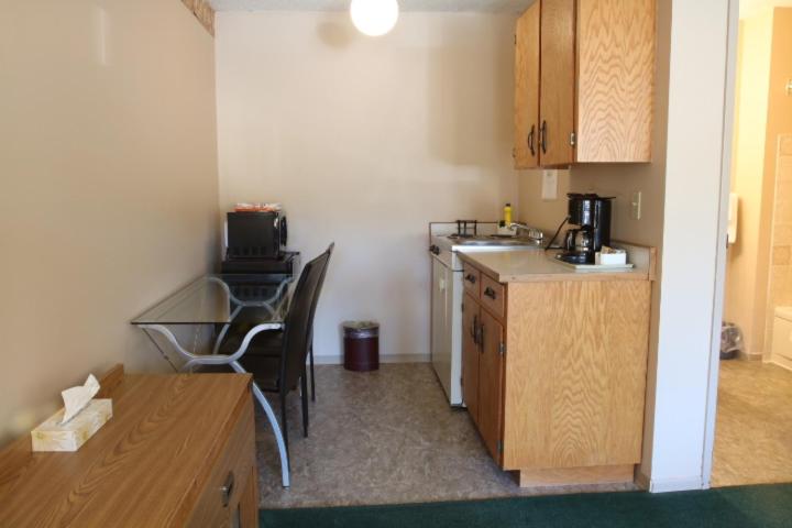 חדר דלוקס, Skylite Motel