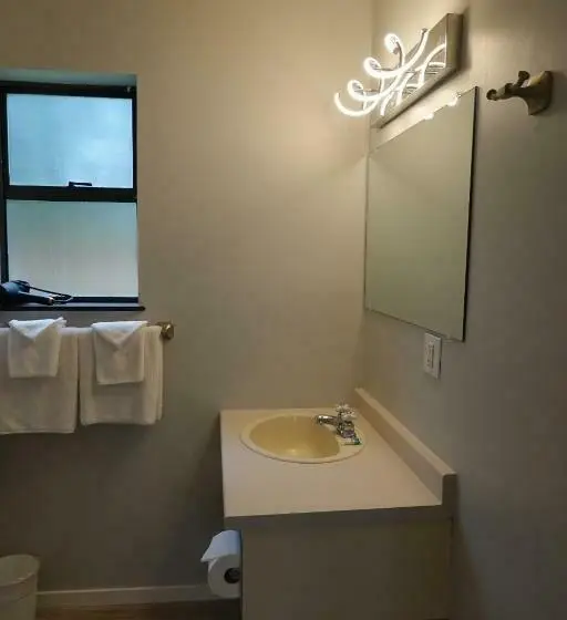Deluxe-huone, Skylite Motel