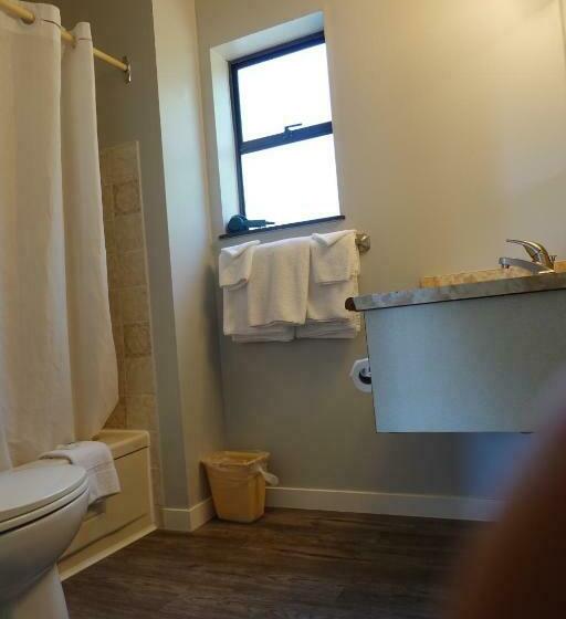 חדר סטנדרט, Skylite Motel