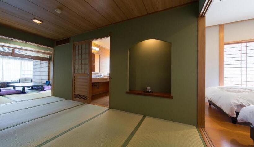 Люкс Вид на Море, Kanichi