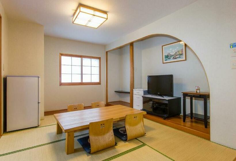 اتاق خانوادگی, Orox