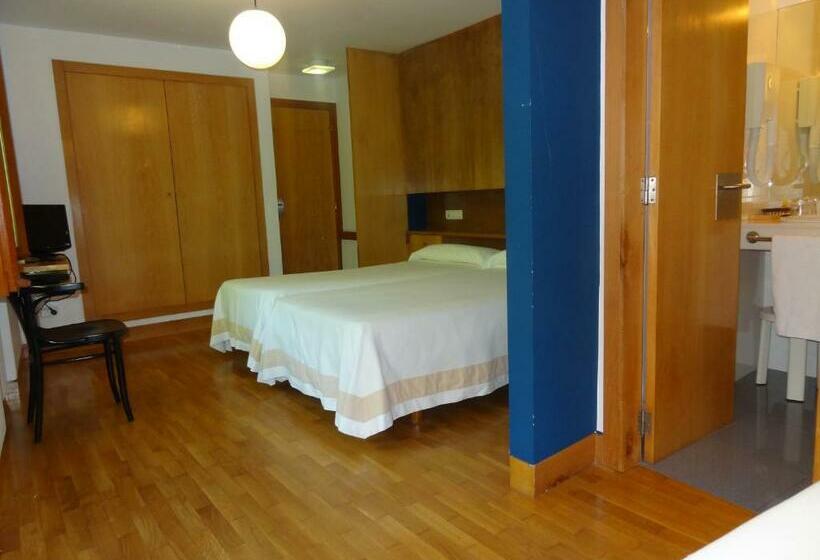 غرفة قياسية ثلاثية, Restaurante Marroncín