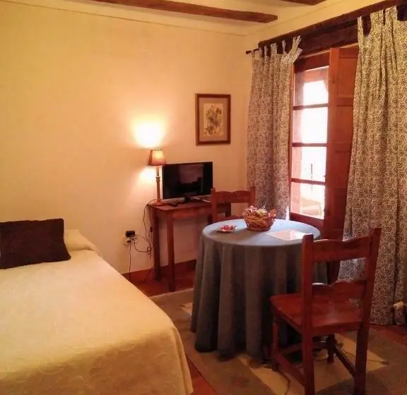 Standard Kolmen Hengen Huone, Rural El Adarve