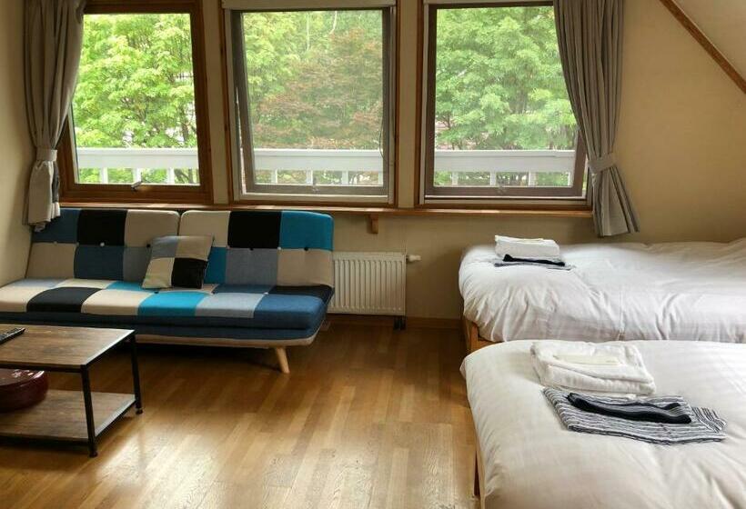 חדר סטנדרט לשלושה עם חדר אמבטיה משוף, Rusutsu Lodges Pension Lilla Huset