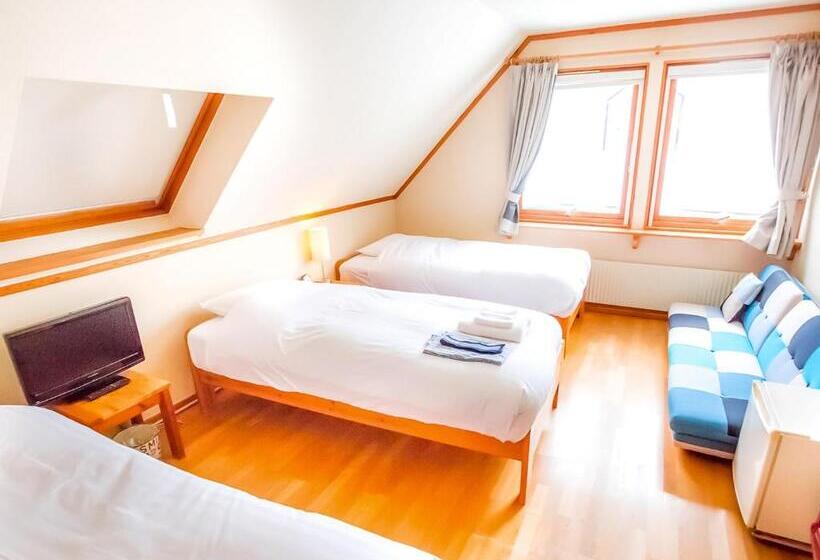 חדר סטנדרט לשלושה עם חדר אמבטיה משוף, Rusutsu Lodges Pension Lilla Huset