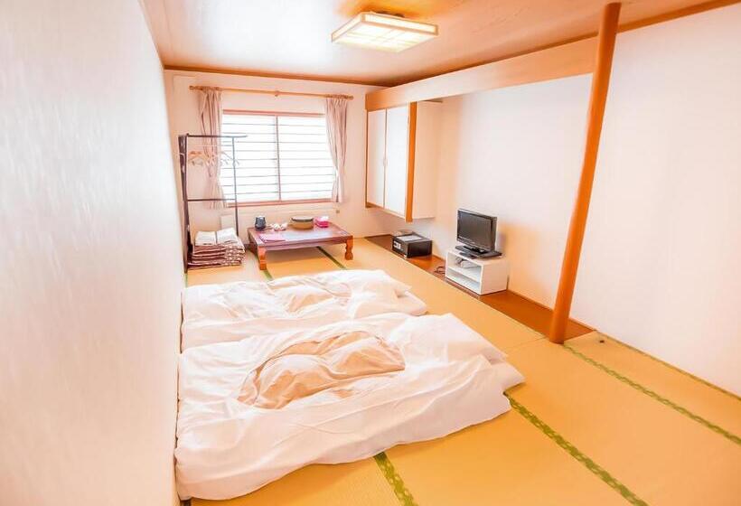 스탠다드 트리픔 룸 공동욕실, Rusutsu Lodges Pension Lilla Huset