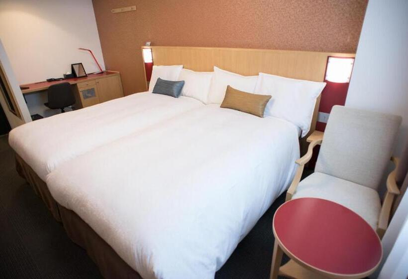 Quarto Estandar, The West Hills Mito