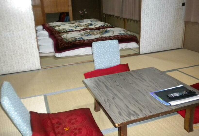 חדר סטנדרט לשלושה עם חדר אמבטיה משוף, Mimatsuso Ryokan