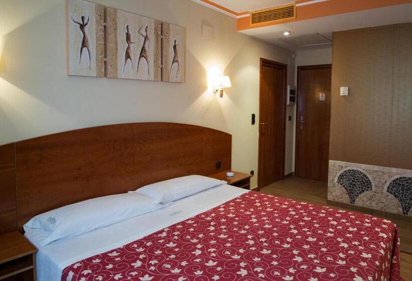 סוויטה עם ג'קוזי, Motel Emporio